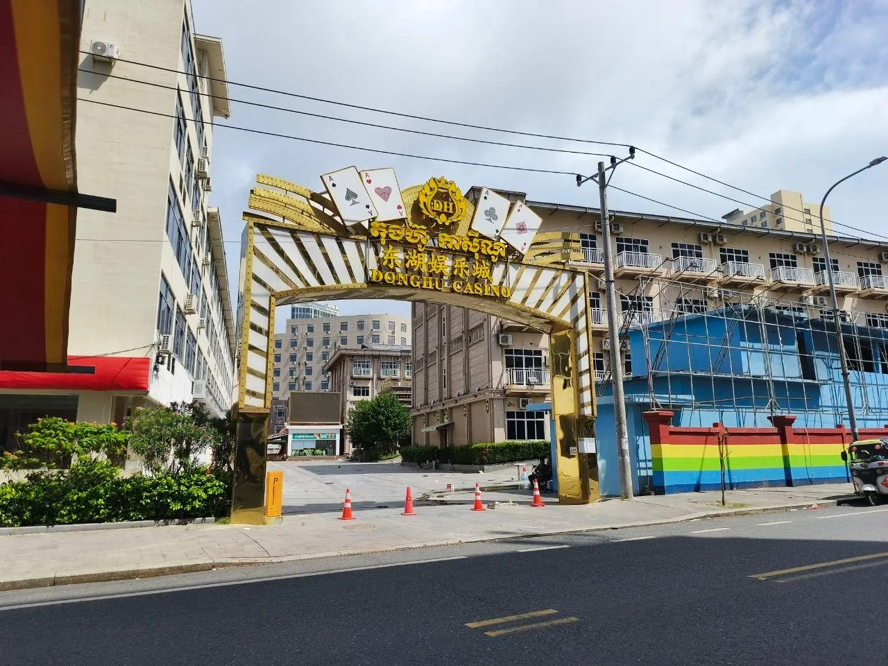 今天西港又有赌场员工聚集讨薪